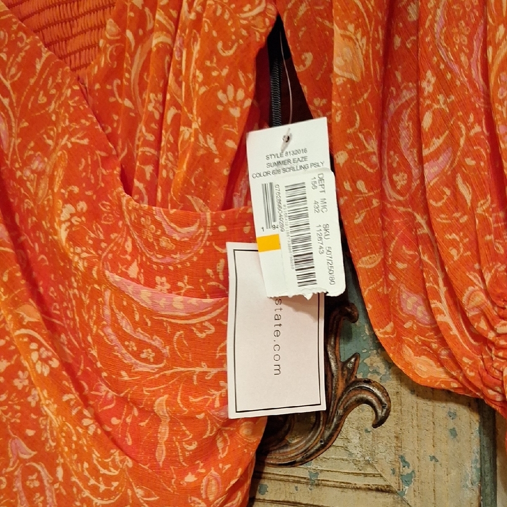 🔥🔥 HOT DEAL Orange  Crop Top Ruched Sleeves side Zip Closure. NWT Size - Picture 11 of 14